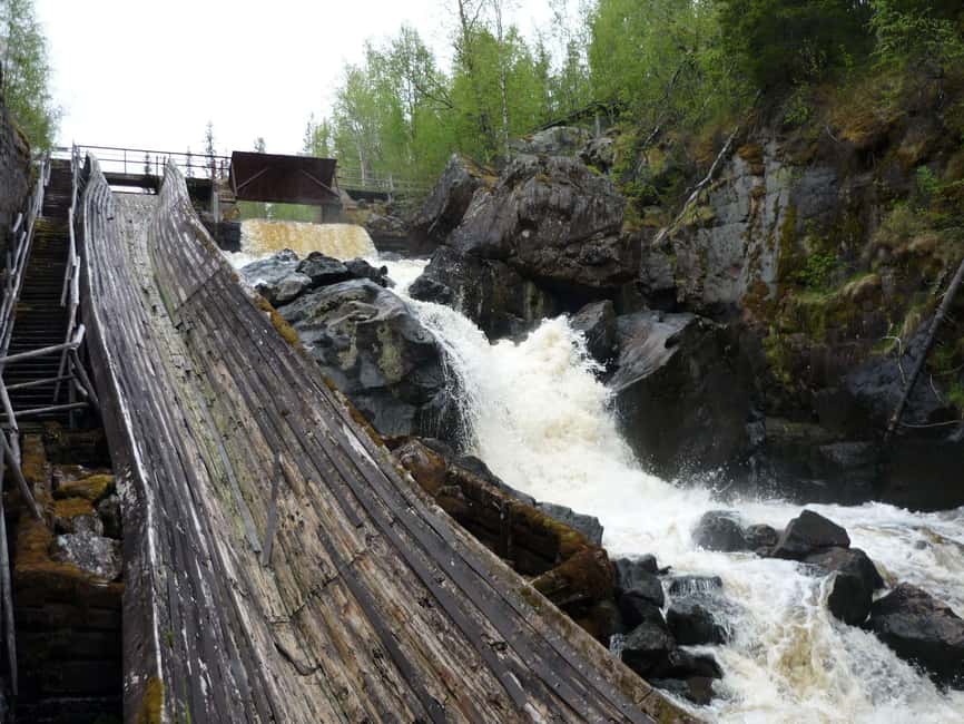 Rovaniemi: Auttiköngäs Waterfalls Hike Tour & Barbeque - Small group of 8: the difference you feel in your day