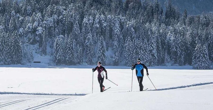 Rovaniemi: Cross Country Wilderness Ski Adventure - Meeting Nordic Unique Travels and Getting Ready to Ski