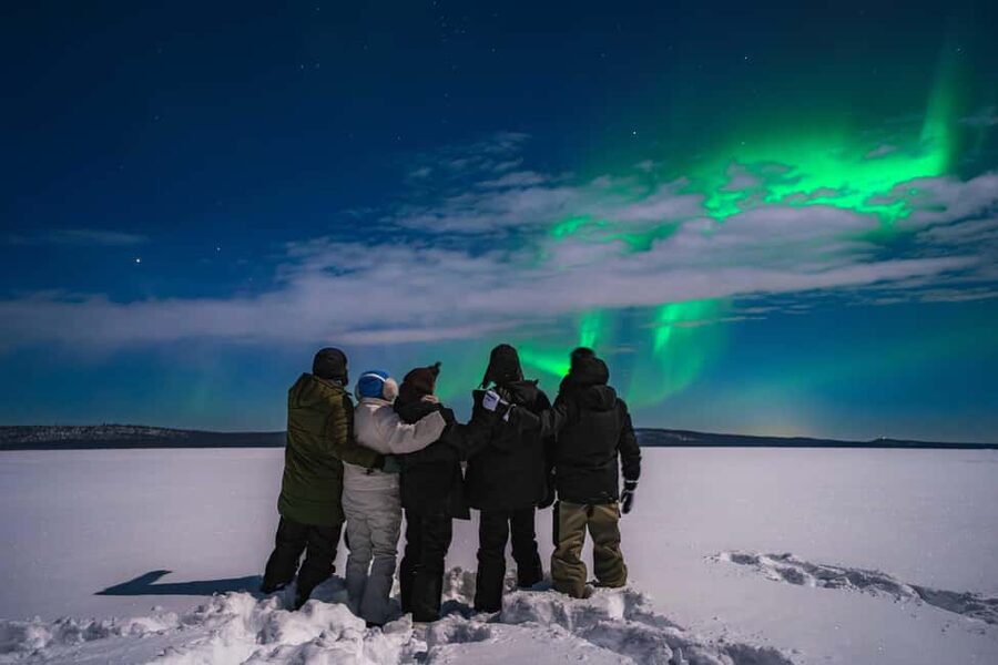 Rovaniemi: Discover the Northern Lights Photography Tour - The 4.5-hour flow: pickup, a focused photo walk, then camp time