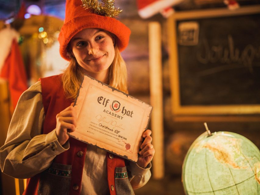 Rovaniemi: Elf Hat Academy in Santa's Village - The Elf Show: Santa Helper Tips in an Intimate Setting