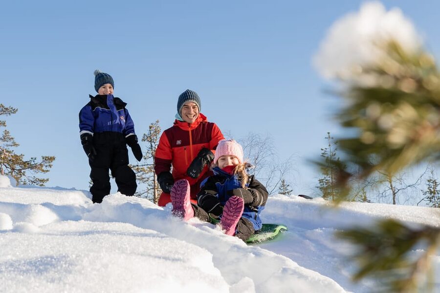 Rovaniemi: Family Snowmobile Trip with Guide and Picnic - Where you meet Safartica and how the start works