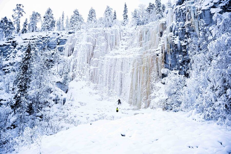 Rovaniemi: Frozen Waterfalls of Korouoma Canyon & Pro Photos - Rovaniemi Pickup, Then the 90-Minute Van Ride to the Arctic