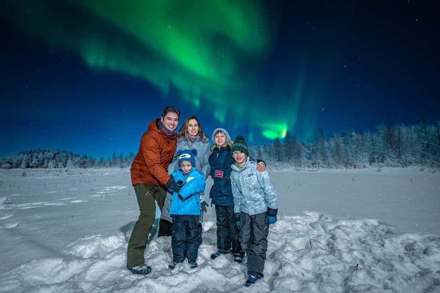 Rovaniemi: Guaranteed Northern Lights Tour with Photos - Small-group van comfort: what the ride is really like