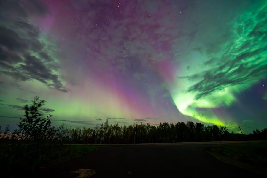 Rovaniemi: Guaranteed Ultimate Aurora Hunt with Photographer - Entering Lapland After Dark, with No Shortcuts