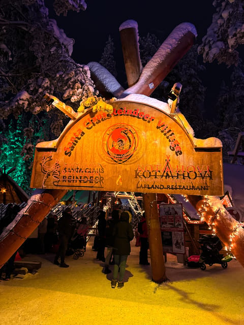 Rovaniemi: Guided Tour of Santa Claus Village - Snowman World and safari-style mini options