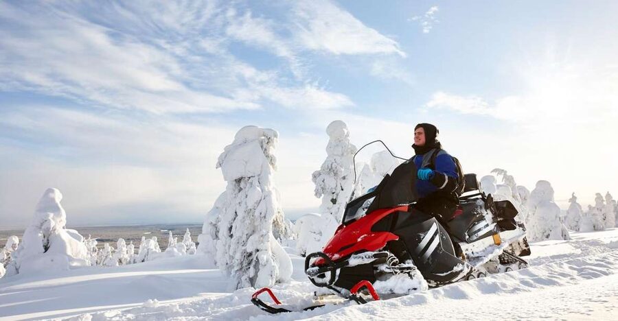Rovaniemi: Guided Wilderness Snowmobile Ride - Your One-Hour Ride: Speed, Forest Turns, and Photo Moments