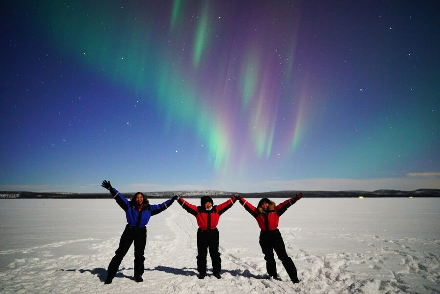Rovaniemi: Hunting Northern Lights Bus Tour - Meeting at Nordic Unique Travels, right by Rosso