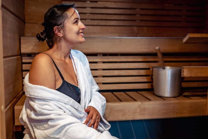 Rovaniemi: Ice Restaurant Dinner with Snow Sauna & jacuzzi - Winter fun add-ons: kick sledding and the toboggan hill