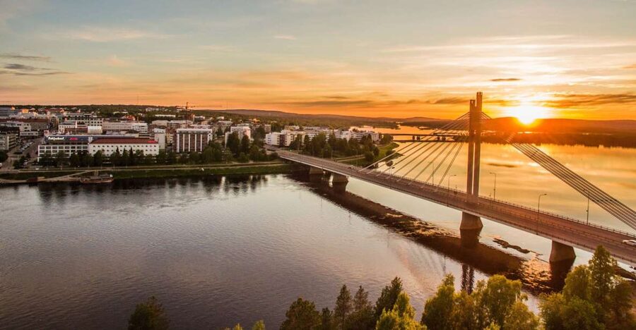 Rovaniemi: Midnight Sun Photography Tour - Midnight sun light in Rovaniemi, timed around midnight