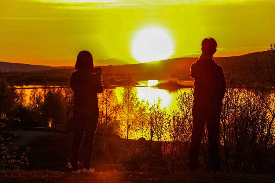 Rovaniemi: Midnight Sun Photography Tour - Small-group photo guidance with Ryan and Sara