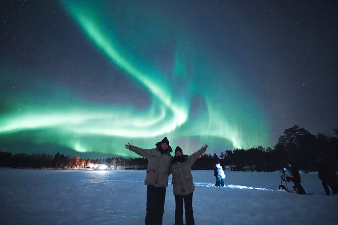 Rovaniemi: Northern Lights Group Tour - Guaranteed View - Warm breaks: campfires, hot drinks, and how that comfort changes the night
