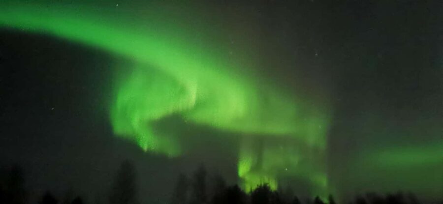 Rovaniemi:Northern Lights Hunt in Lapland Wilderness - At the viewing spot: what it feels like when the sky starts moving