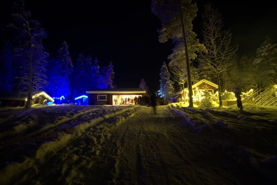Rovaniemi: Northern Lights Hunting in Lappish old cottage - Pickup, Drive, and Getting Away From the Glow