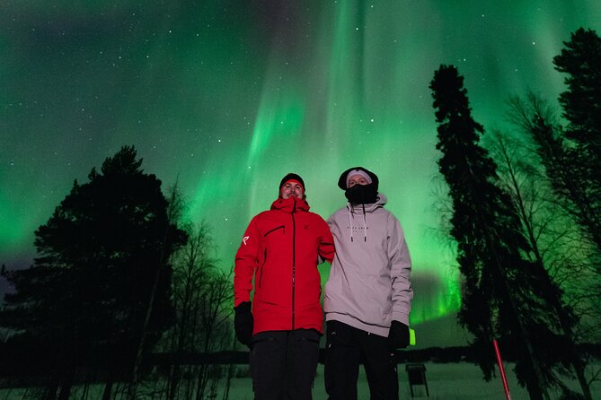 Rovaniemi: Northern Lights Pro Guaranteed - Unlimited (PRIVATE) - Comfort kit: winter clothing included, but confirm what you expect