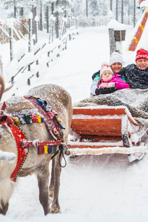 Rovaniemi: Private Pro Photoshoot in Santa Claus Village - Key points to know before you go