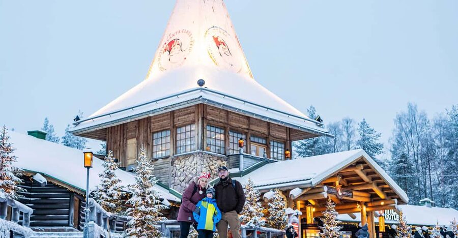 Rovaniemi: Private Pro Photoshoot in Santa Claus Village - Your photo session in winter: what to expect, and how to make it easy