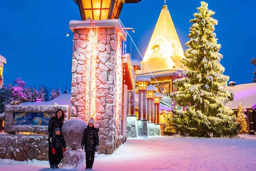 Rovaniemi: Private Pro Photoshoot in Santa Claus Village - A fair word of caution: equipment reliability and timing