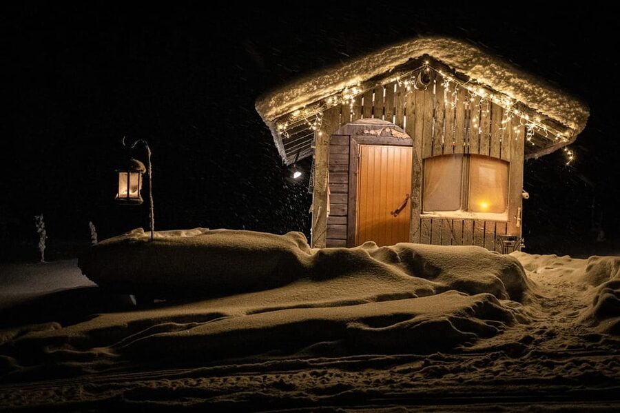 Rovaniemi: Private Sauna and Ice Swimming Tour with Snacks - Warming Up in a Wooden Sauna the Finnish Way
