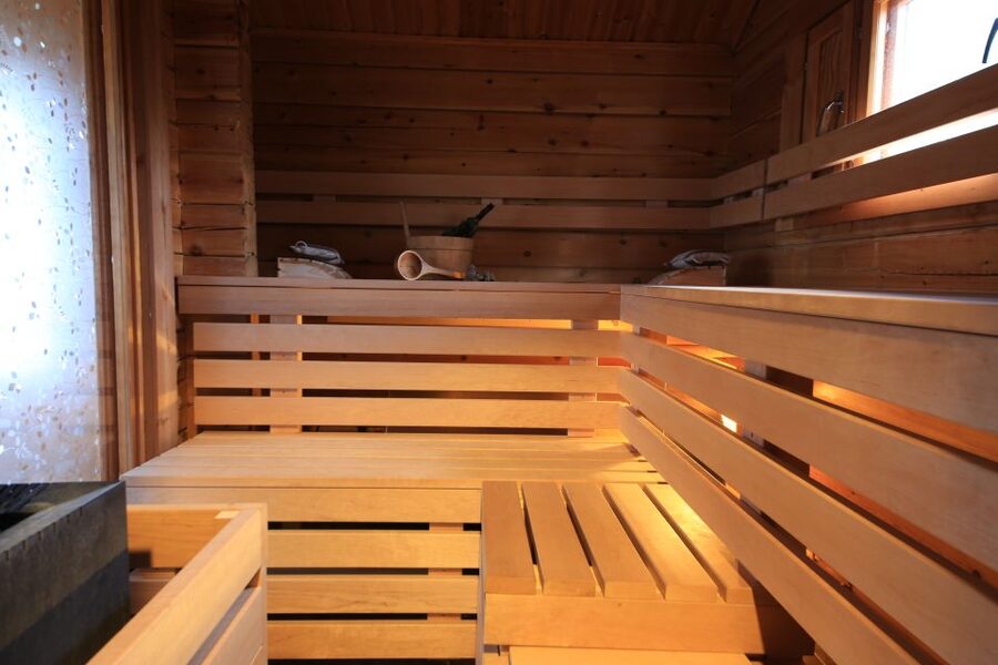 Rovaniemi: Private Sauna, Jacuzzi and Dinner - Rovaniemi private sauna by a quiet lake: what you’re really paying for