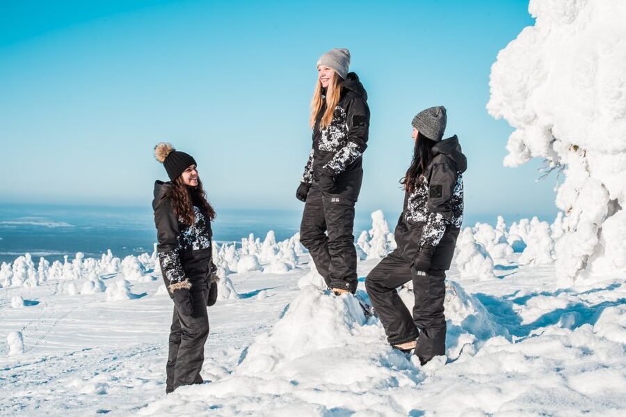 Rovaniemi: Rent Winter Clothing Sets - The boots and gloves fit test you should not skip