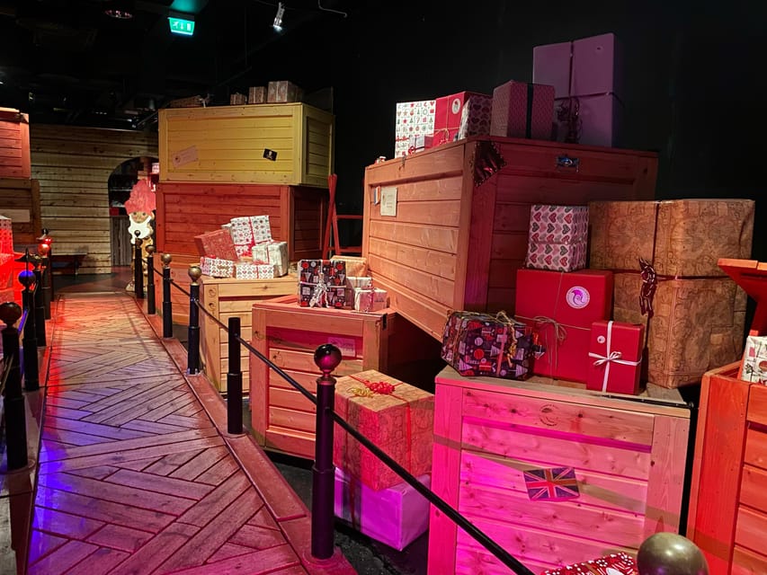 Rovaniemi: Santa Claus Village w/ Husky & Reindeer Sled Ride - Santa Claus Village, Arctic Circle crossing, and Santa’s Post Office