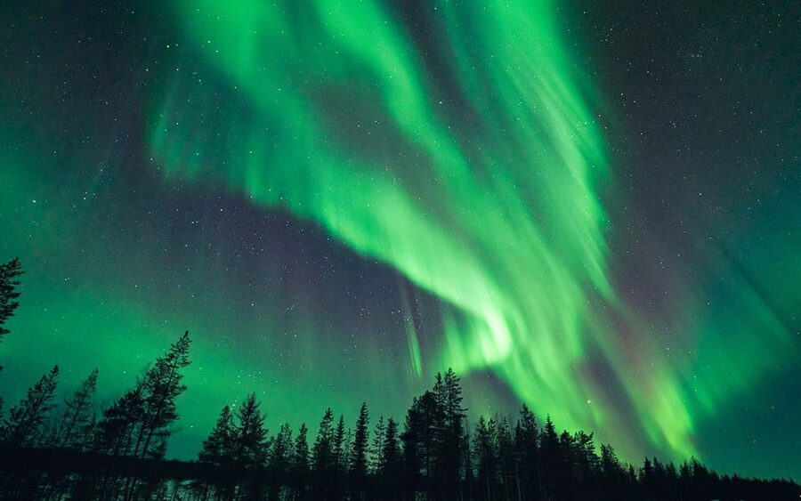 Rovaniemi: Small Group Aurora Hunt-full money back guarantee - Aurora hunting in Rovaniemi, with a real plan for the unpredictable sky