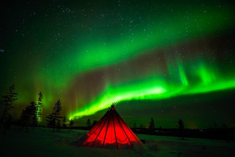 Rovaniemi: Small-Group Northern Lights Wilderness Tour - The 4-hour flow: how the evening is built around aurora chance