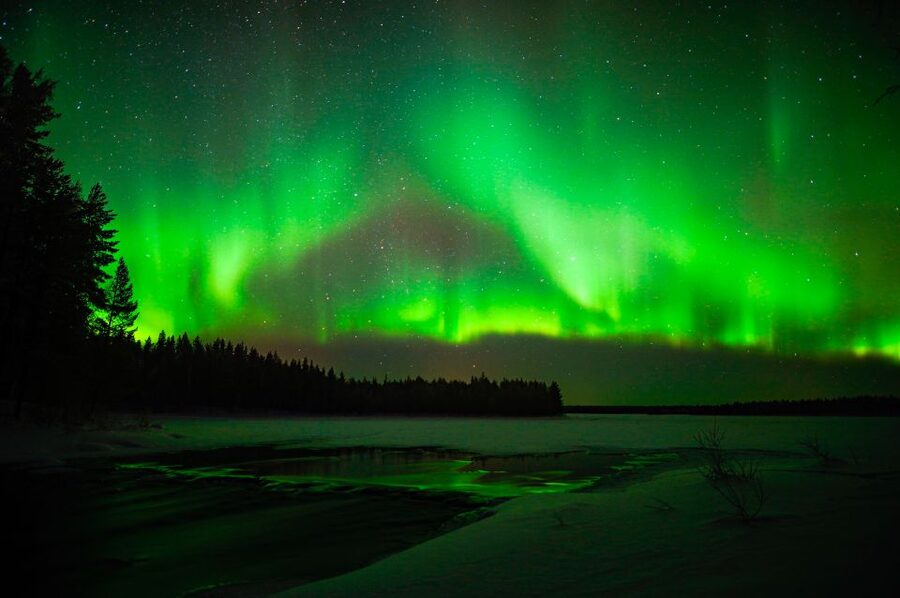 Rovaniemi: Small-Group Northern Lights Wilderness Tour - Winter clothing is included, but you still need your own basics