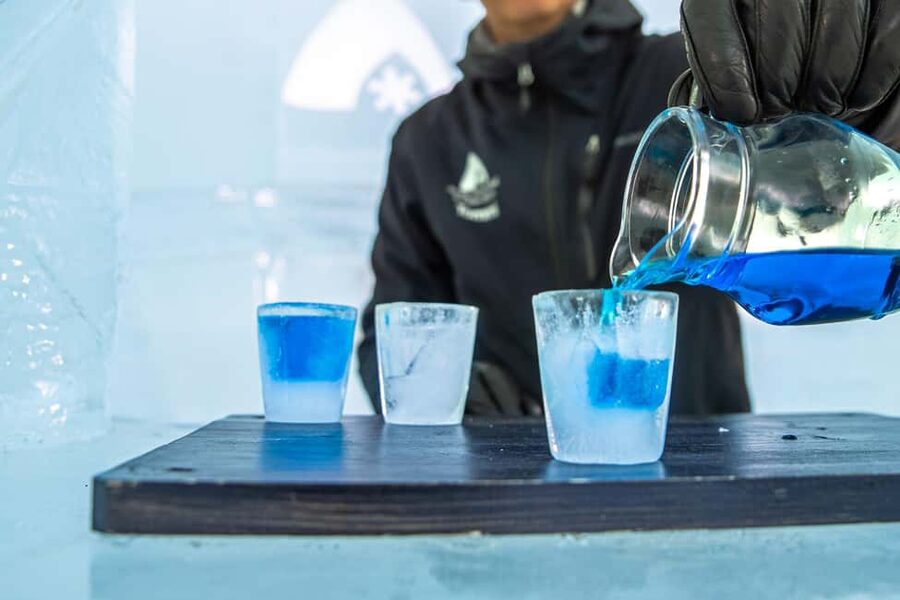 Rovaniemi: Snow Hotel Tour and Ice Restaurant Dinner - Ice Bar and Sky Bar breaks: where you can warm up or plan photos