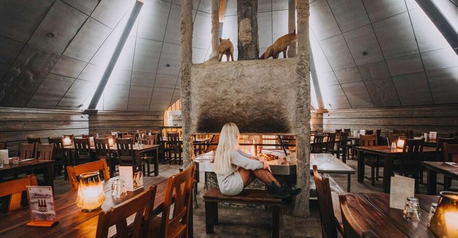 Rovaniemi: Snow Hotel Tour with Food by the Fire - Ice Bar and Ice Restaurant: how to enjoy ice glassware without freezing through