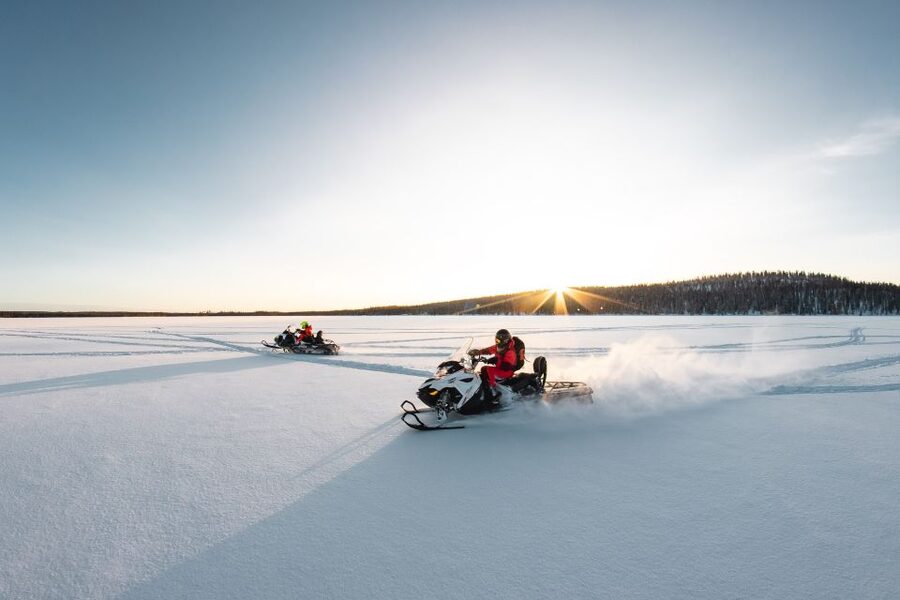 Rovaniemi: Snowmobile and Ice Fishing Adventure with Lunch - Winter clothing that covers the real job: staying warm