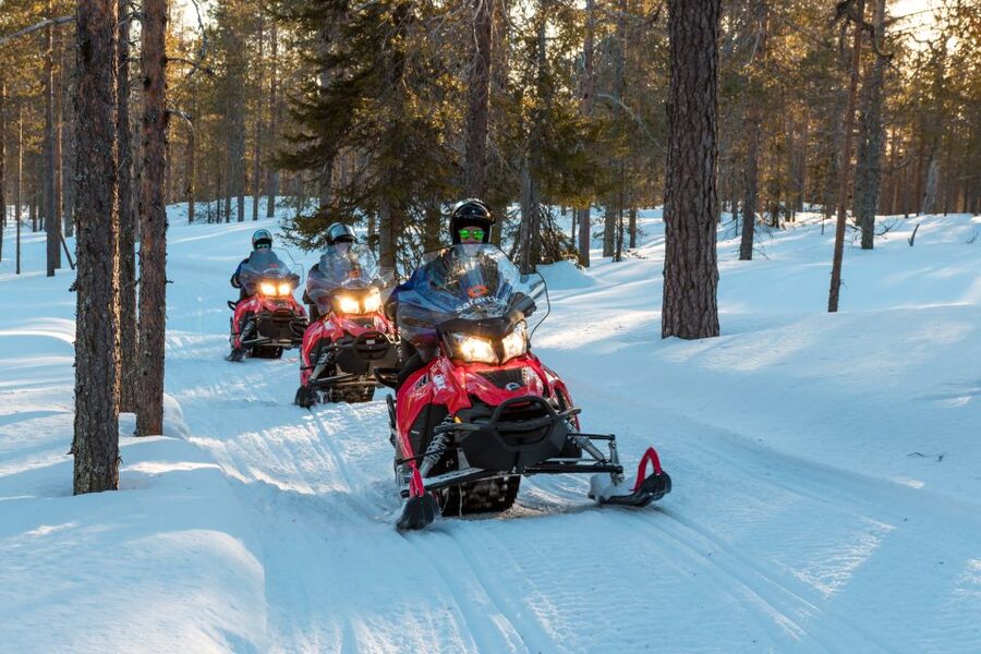 Rovaniemi: Snowmobile and Ice Fishing Adventure with Lunch - Ice fishing you actually do, not just watch