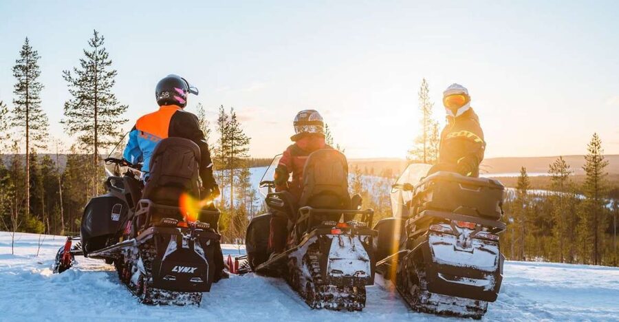 Rovaniemi: Snowmobile Safari Adventure - Getting dressed for Arctic cold without fuss