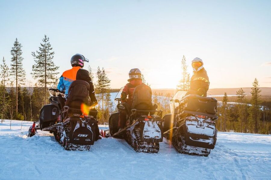 Rovaniemi: Snowmobile Safari Adventure - The warm blueberry juice stop that actually helps
