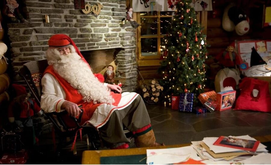 Rovaniemi: Tour to Santa Claus Village with Hotel pick up - Wandering the Village: Shopping Finnish Design and Handcrafted Finds