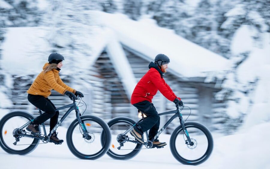 Ruka: Guided fatbike safari - The fatbikes and helmet: why this tour works even for beginners