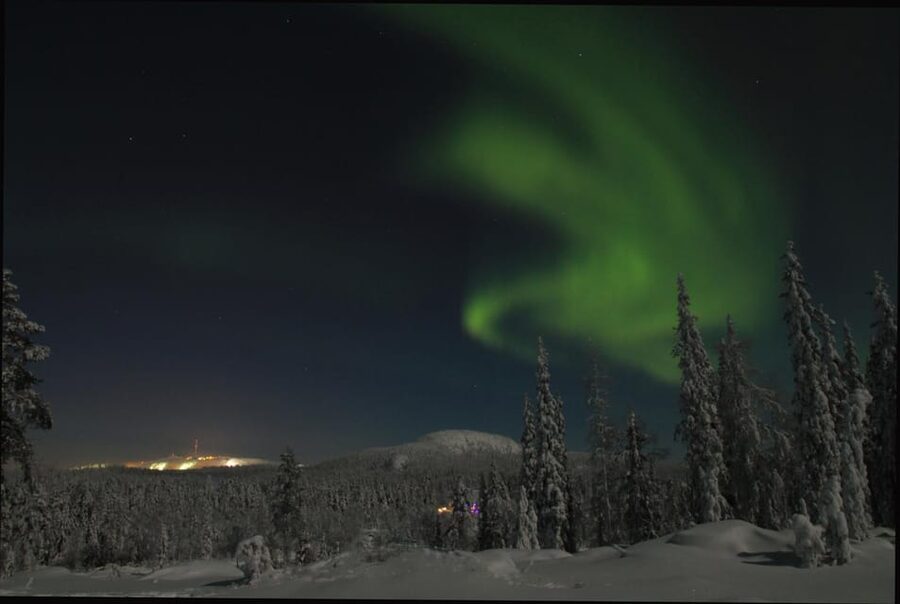 Ruka: Searching for the northern lights with snowshoes - Snowshoe Northern Lights in Ruka: why the forest walk helps