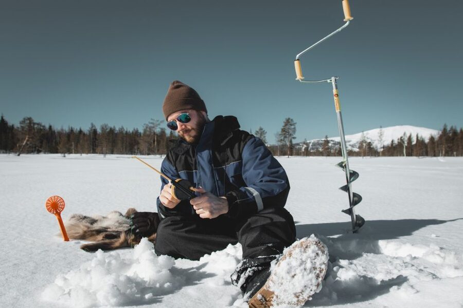 Saariselkä: Arctic Ice Fishing Experience - Guides in Saariselkä: English support plus Finland stories