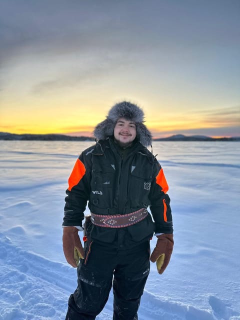 Saariselkä: Ice Fishing Tour to Lake Inari, reindeers& lunch - The Lapland teepee lunch: 3 courses, open fire, and hot berry juice