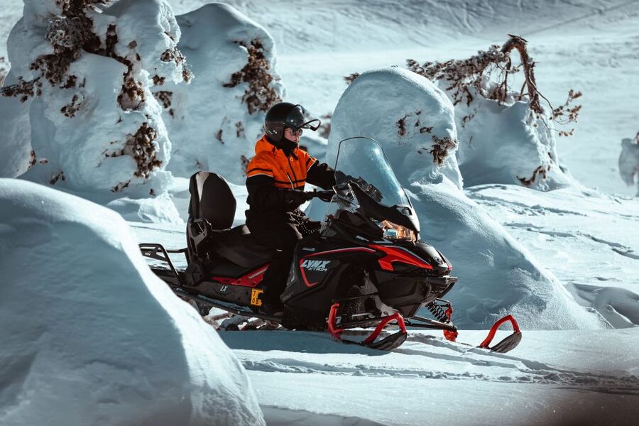 Saariselkä: Snowmobile Adventure for Adults - The Ride Layout: Follow the Guide, Take the Quiet Tracks, Stop for Photos