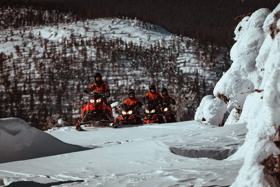 Saariselkä: Snowmobile Ride with Hot Drinks - Why a 2-hour snowmobile safari feels like real Lapland
