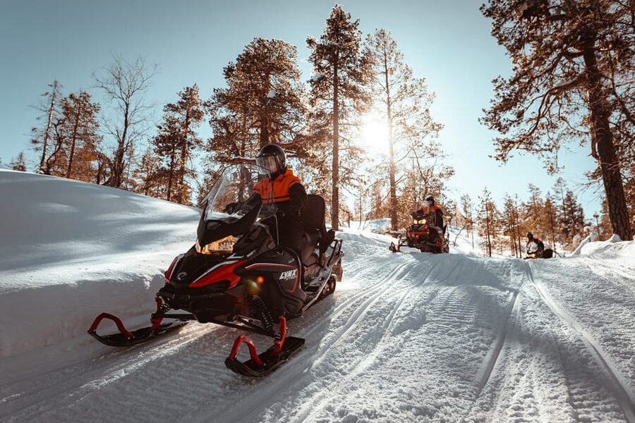Saariselkä: Snowmobile Ride with Hot Drinks - The safety briefing and snowmobile basics you can master fast