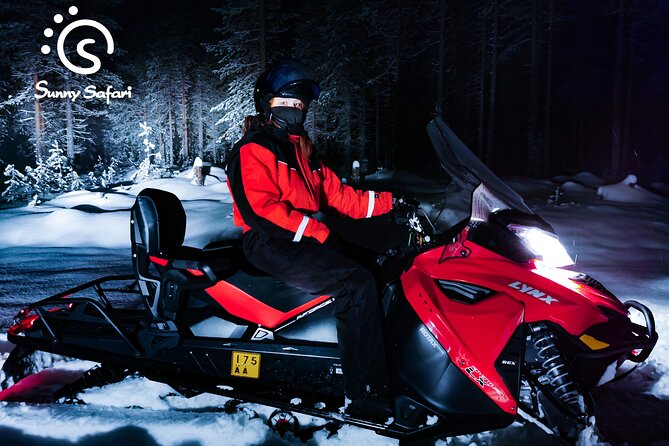 Searching Aurora with Snowmobile - The group size experience: organized, but not silent