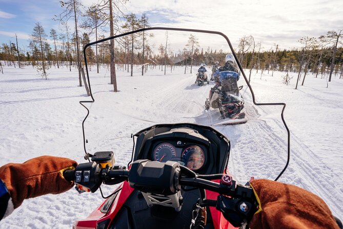 Snowmobile Safari into the Wilderness, Apukka Resort Rovaniemi - The flow of the safari: transport, gear, ride, return