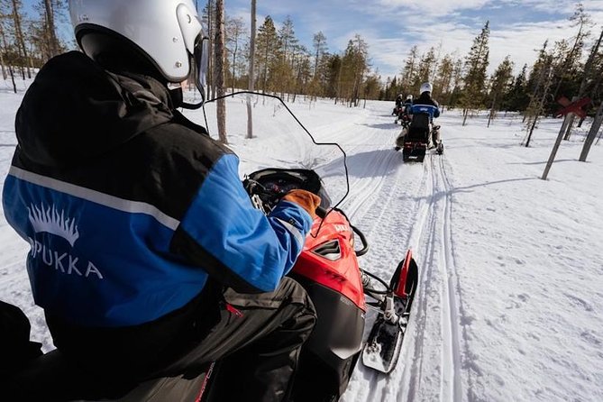 Snowmobiling and ice fishing in Apukka Resort, Rovaniemi - The Snowmobile Lesson: Easy to Learn, Fun to Drive