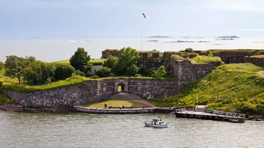 Suomenlinna: Private Tour with an Authorized Guide - Suomenlinna in 90 minutes: what this private walk actually covers