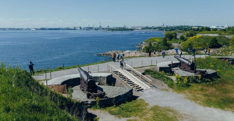 Suomenlinna: Private Tour with an Authorized Guide - Price and value: what $227 per group really means