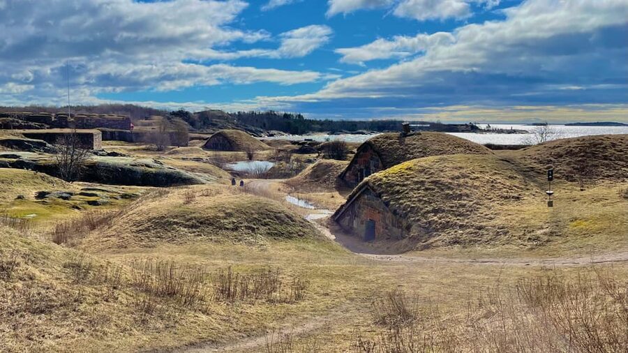 Suomenlinna tour in French with Doro - Meeting Doro on the main pier, and how the walk is paced