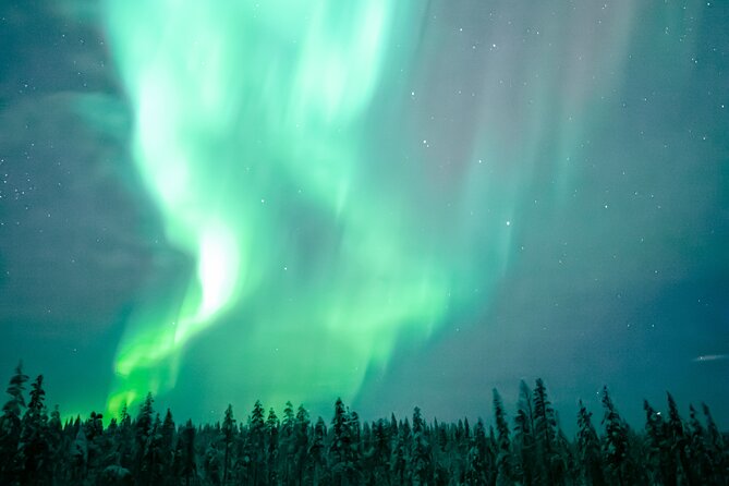 The Ultimate Guaranteed Aurora Hunt - What you’ll do during the hunt: lake, hill, road, or border stops