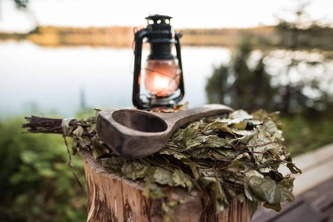 Traditional Lappish evening in the wilderness with dinner - Dinner in a wood cabin, with smoked salmon at the center